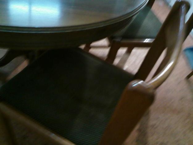Mesa  con  4  sillas