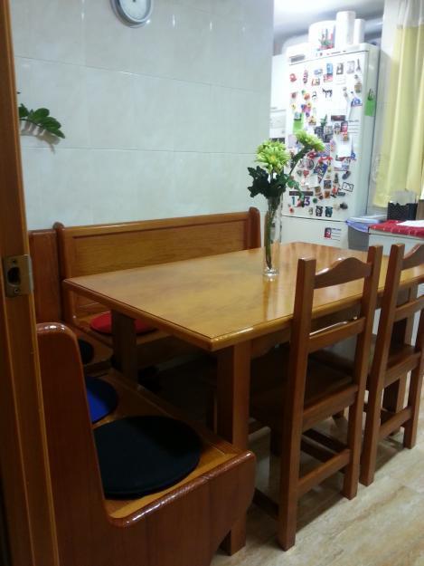 Mueble de Cocina Rinconera con mesa y sillas