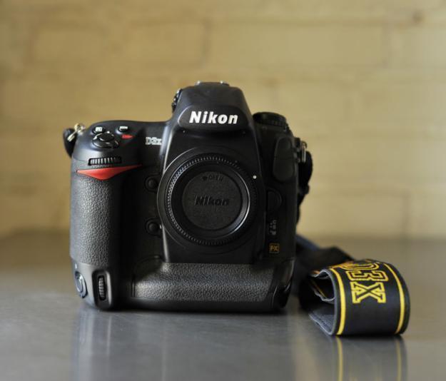 Nikon D3X Digital SLR Camara 24.5 Megapixels