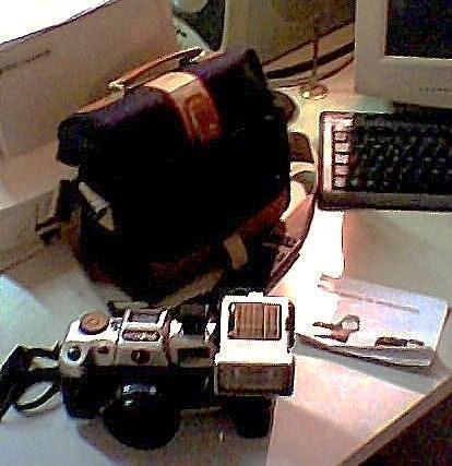 nokina-camara de fotos con flash y bolsa.