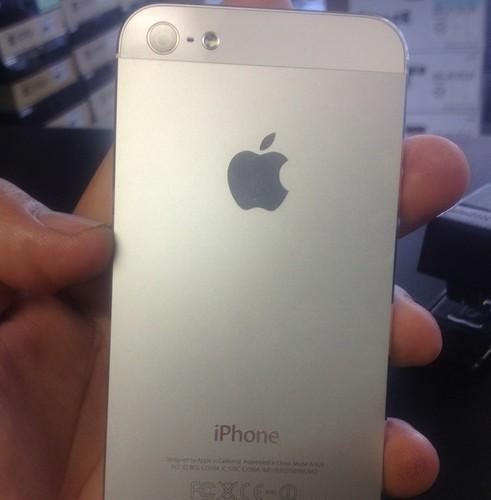 Nuevo Apple iPhone 5 - 32GB - Blanco y Plata