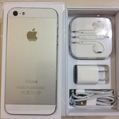Nuevo Apple iPhone 5 - 32GB - Blanco y Plata