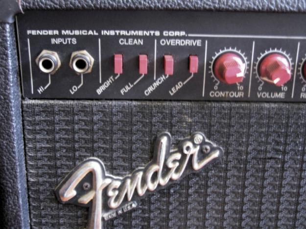 Ovation Legend, Parker electroacustica, ampli Fender y Peavey electrica