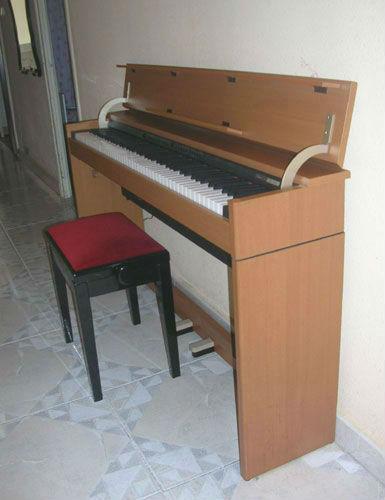 Piano Roland DP900