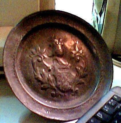 plato de hierro medieval.decorativo.