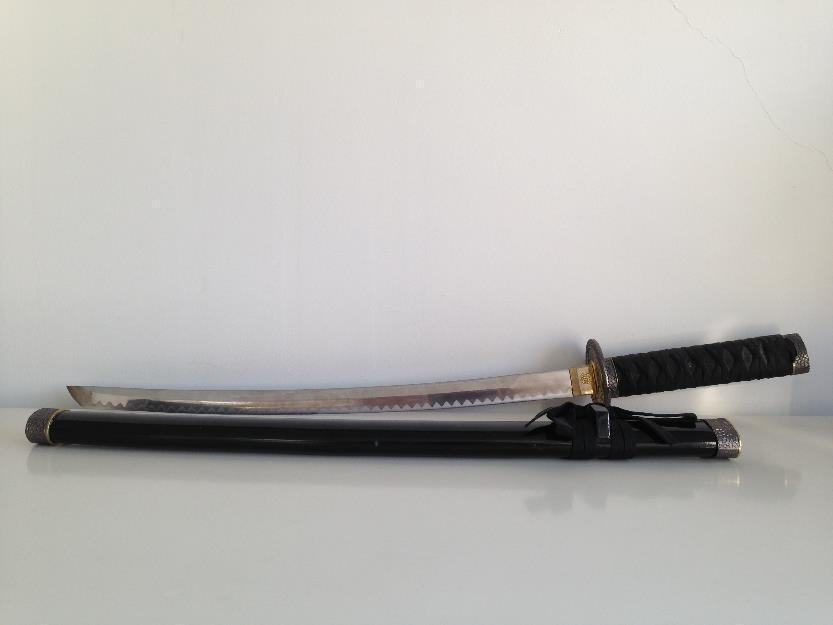 Reproducción de espada Katana Japonés - Replica de acero y madera pero NO TIENE HILO