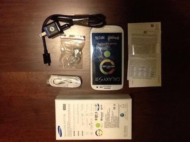 Samsung Galaxy S3 i9300 Blanco Libre 16GB. NUEVO,  Tarjeta SD 32GB!!
