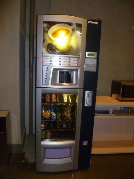 Se vende Maquina Vending Combi Snack de Saeco