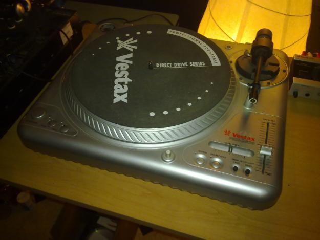 SE VENDEN 2 PLATOS VESTAX PDX-2000 EN BUEN ESTADO Y FUNCIONANDO PERFECTAMENTE