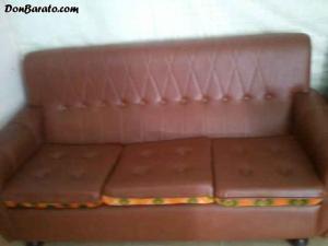 Sofa  de tres  plazas  de piel  seminuevo  DESDE 140 EUROS