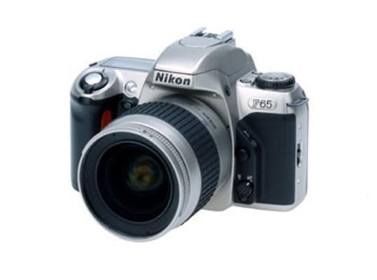 Vendo Camara Nikon F65 en perfecto estado