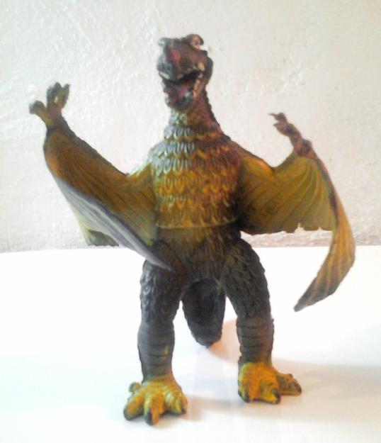 Figura godzilla alada goma