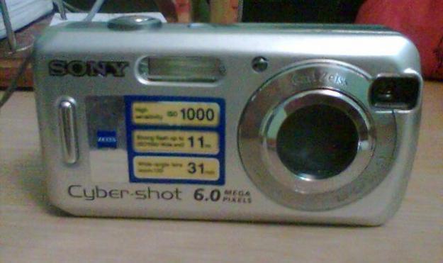 Camara fotos SONY  DSC-600 mas accesorios