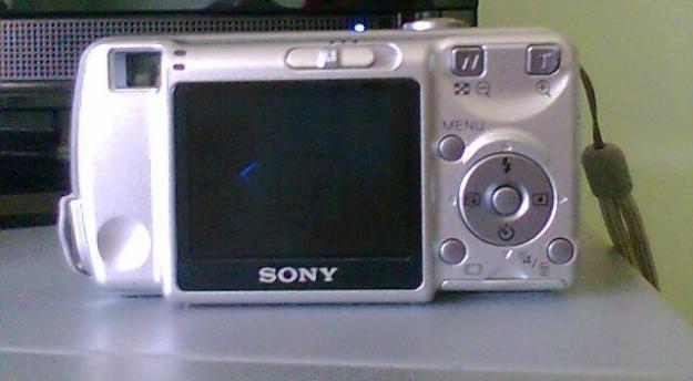 Camara fotos SONY  DSC-600 mas accesorios