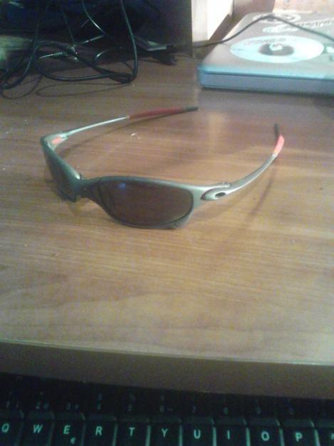 se vende Oakley titanium modelo ducaty