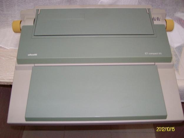 Máquina de escribir electrónica marca Olivetti modelo Lettera