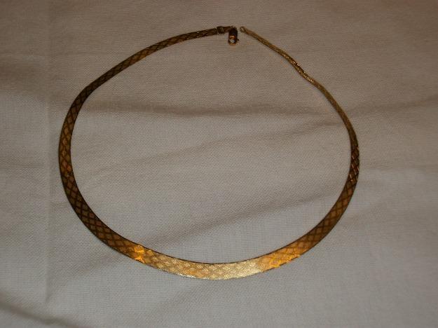 Vendo collar de oro de 18 k que pesa 10-11 gramos que mide 42 cm