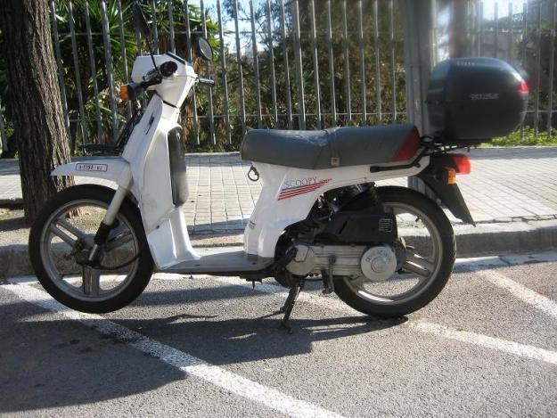 Vendo Honda Scoopy 75SH color blanco