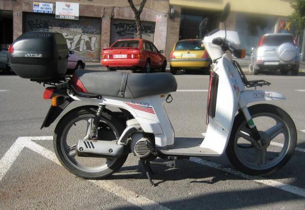 Vendo Honda Scoopy 75SH color blanco