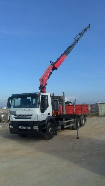 Vendo Iveco Stralis 330 con grua fassi 195 con mando