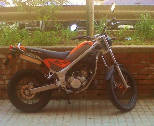 VENDO MOTO ECONOMICA