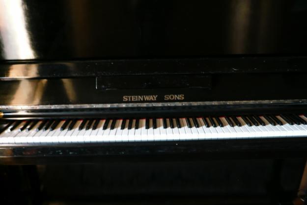 Vendo piano Steinway&Sons vertical