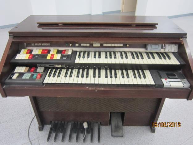 Vendo un piano antiguo Hammond