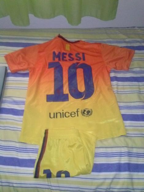 Equipacion Barcelona niño de 7-8 años