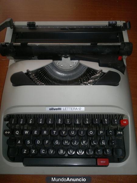 Maquina de escribir OLIVETTI LETTERA 12