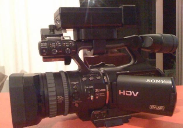 Sony V1P HDDVCAM Pro Video Camera & Accessories