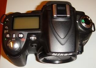 Nikon D90 + Objetivo NIKKOR 18-200mm