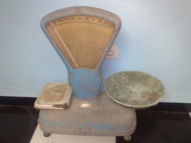 Se vende bascula antigua marca ariso ( año  1947)