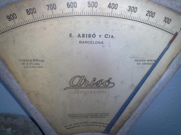 Se vende bascula antigua marca ariso ( año  1947)