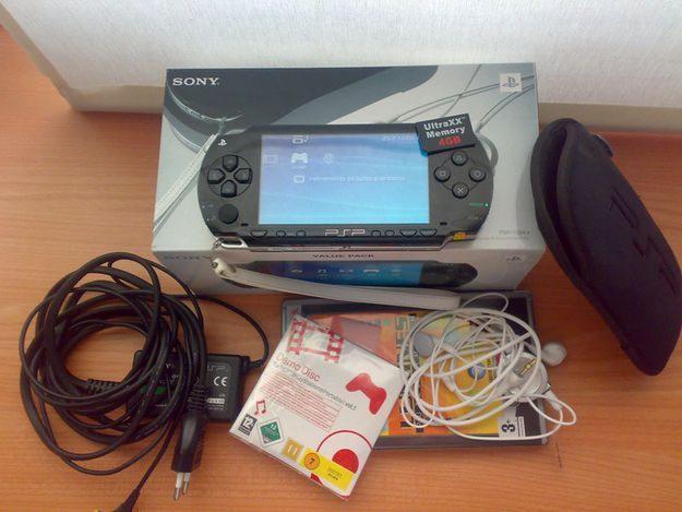 VENDO PSP 3.90 M33 + MS 4GB + LUMINES + ACCESORIOS