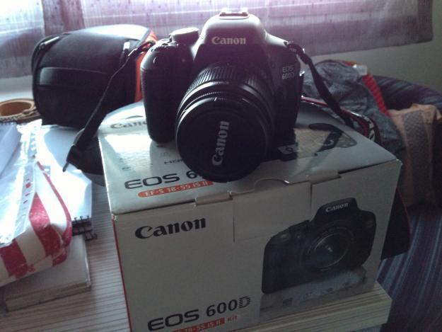 Canon EOS 600D kit con objetivo EF-S 18-55 mm IS II segunda mano