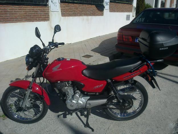 Honda 125 carretera 1100 euros 22000 km