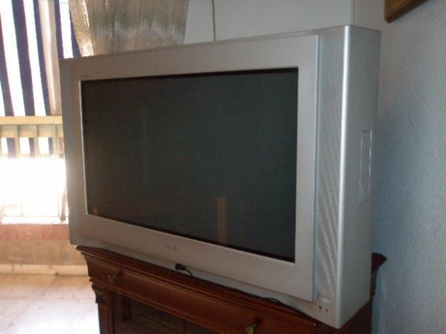 Se vende tv sony triniton color tv de 32 pulgadas, 100hz