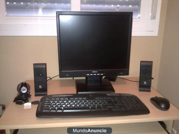 Monitor 15\', altavoces, teclado,raton y escritorio