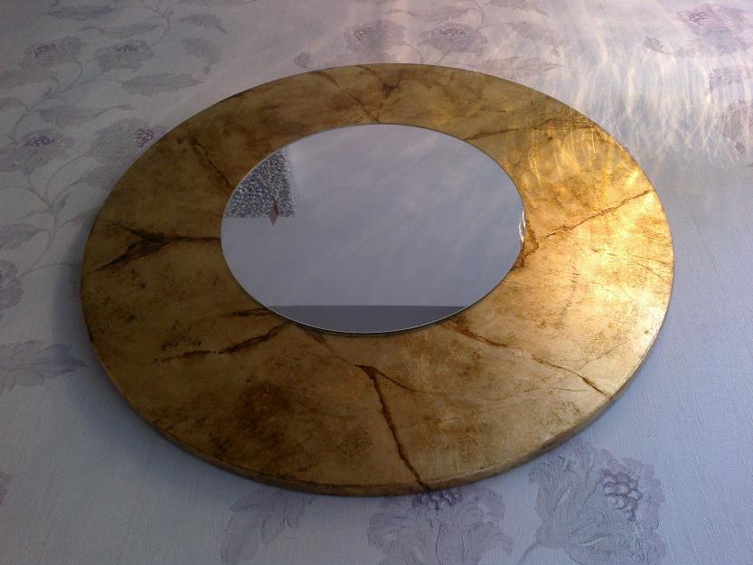 Espejo de diseño artesanal laminado en pan de oro