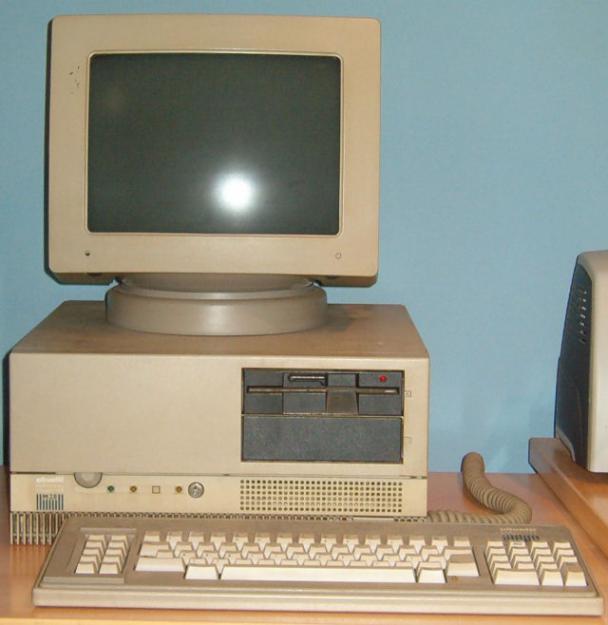 Ordenador antiguo Olivetti M28