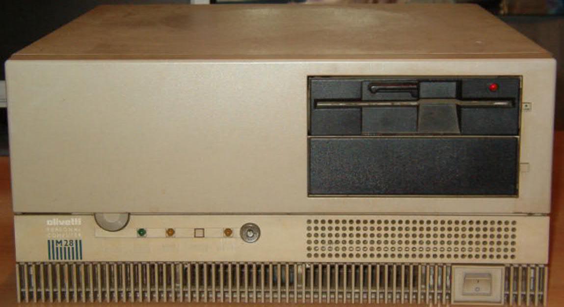Ordenador antiguo Olivetti M28