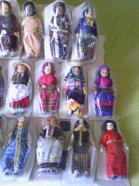 23 muñecas del mundo de porcelana