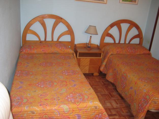 2 camas completas cabezeros almohadas colchones y somier 90*1.80 50 euros