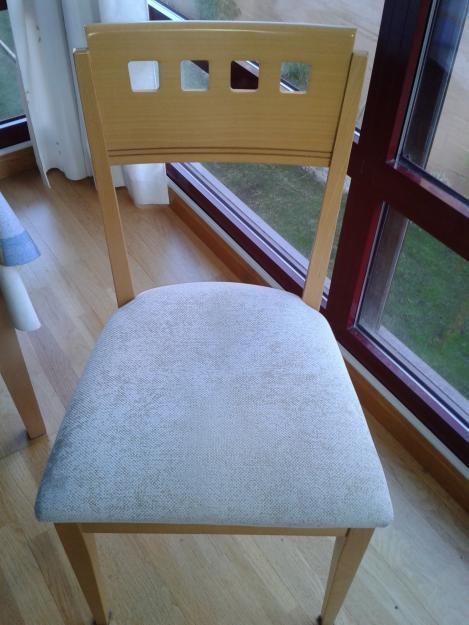 4 sillas salón.asiento tapizado, madera haya. seminuevas. perfecto estado