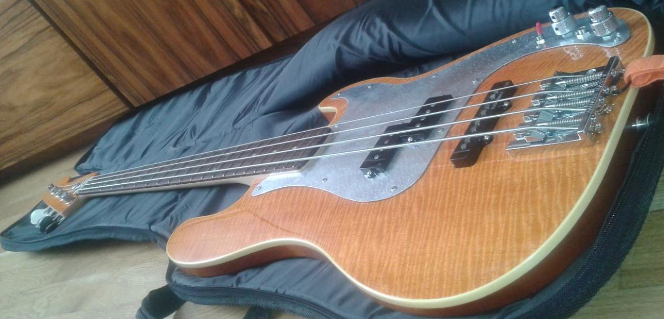 Bajo Fender Precision Bass Made In Japan Activo