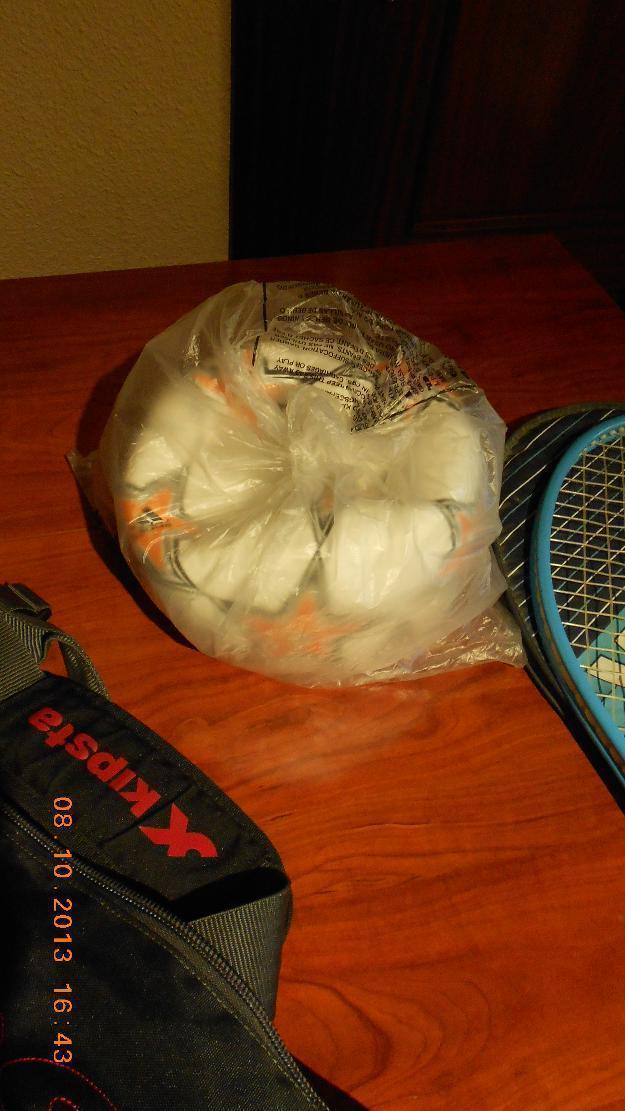 Bolsa Kipsta, raqueta de tenis, balón oficial fútbol original Adidas