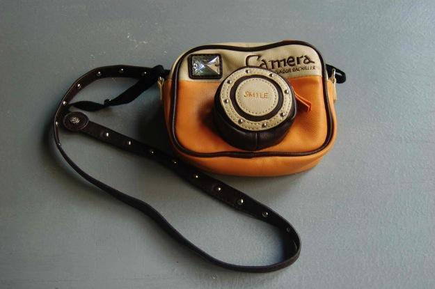 Bolso cámara retro de salvador bachiller