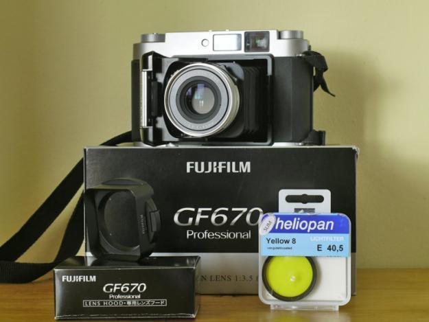 Camara analógica de  medio formato .FUJIFILM GF670