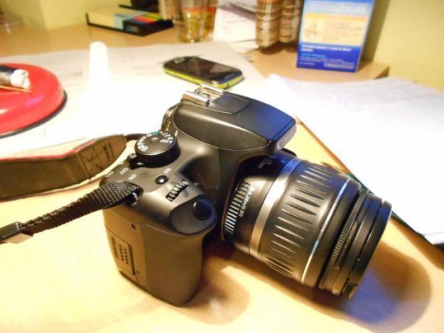 Canon EOS 1000D + objetivo EFS 18-55mm + funda