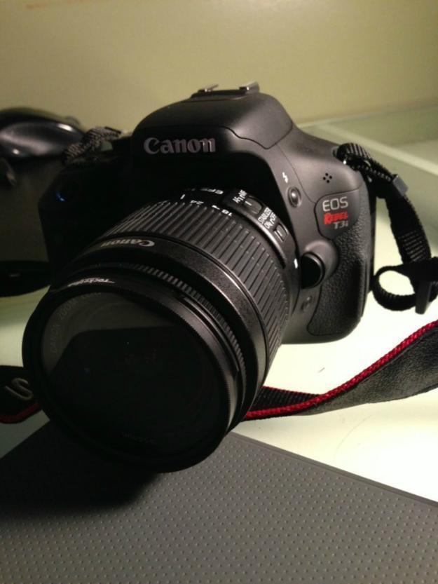 Canon EOS Rebel T3i Cámara digital SLR con lente Kit + Extras Esenciales